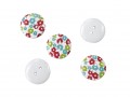 Witte knoop met minifleur  2 gaats  Doorsnee 18 mm  Witte onderkant