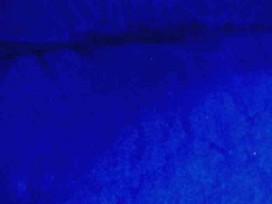 2e keus koningsblauwe velours die rekt in de breedte. Polyester e.d.  1.50 mtr. breed