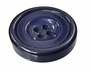 Mantelknoop 4 gaats  Donkerblauw, iets gemeleerd.  Doorsnee 34 mm  Dikke kunststof knoop met opstaande rand 8mm