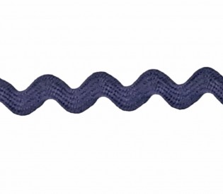 Zigzagband donkerblauw  Breedte ongeveer 9 mm. (Gemeten aan de buitenkant van de boogjes)  De golf is ongeveer 4 mm breed. 