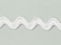 Zigzagband offwhite  Breedte ongeveer 12 mm. (Gemeten aan de buitenkant van de boogjes)  De golf is ongeveer 6 mm breed.  