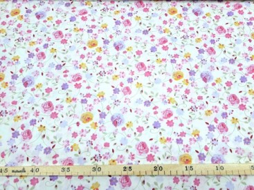 Een mooie poplin katoen met een bloemprint.  100% katoen  1.60 mtr. breed!!!  1.10 gr./m²