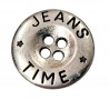 Jeansknoop van metaal met afgeronde rand.  Mat zliver  Met de woorden: Jeans Time  Doorsnee ongeveer 15 mm.